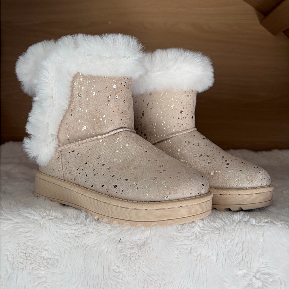 ✨$20✨NWT•Sonoma Goods For Life Alainaa Girls Cozy Boots | Bone | Size 13